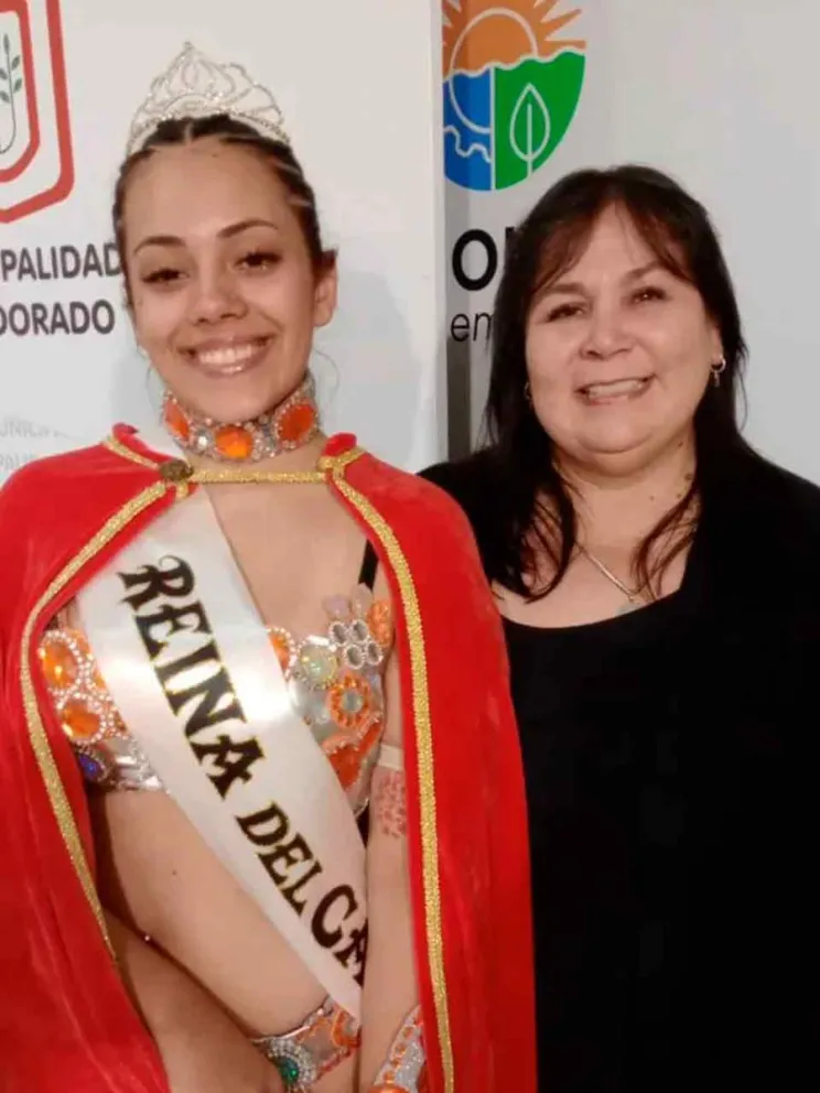 Wilma Román y una de las participantes 