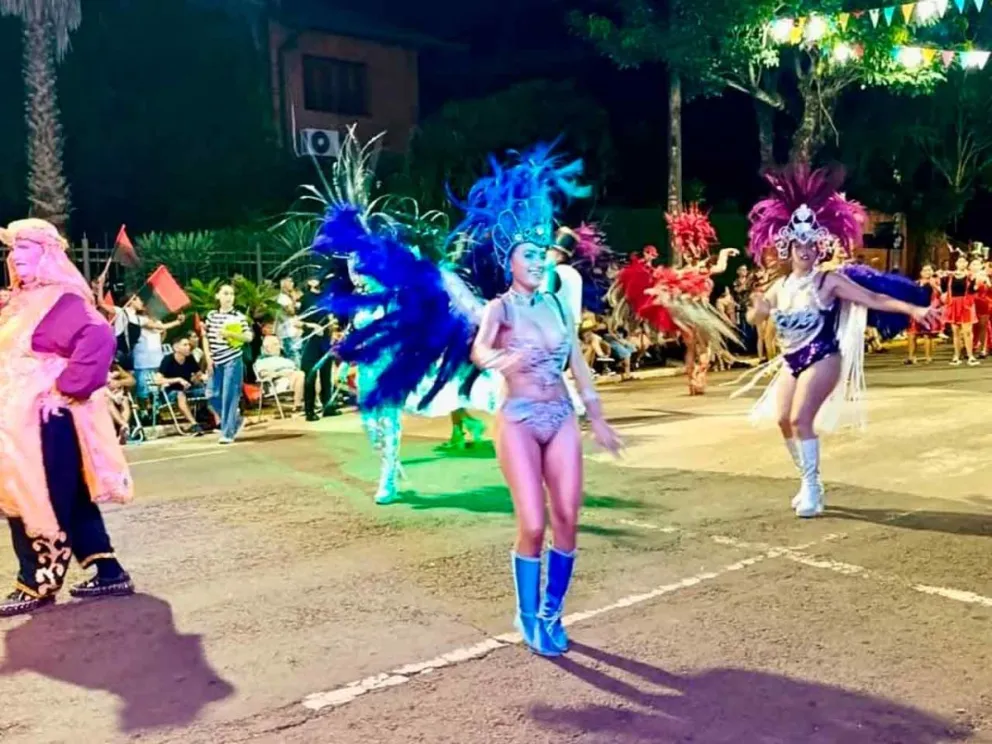 Con desfiles desde las 22:00 