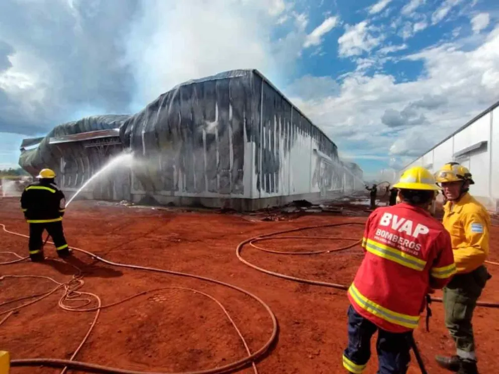 Trabajaron arduamente para controlar las llamas