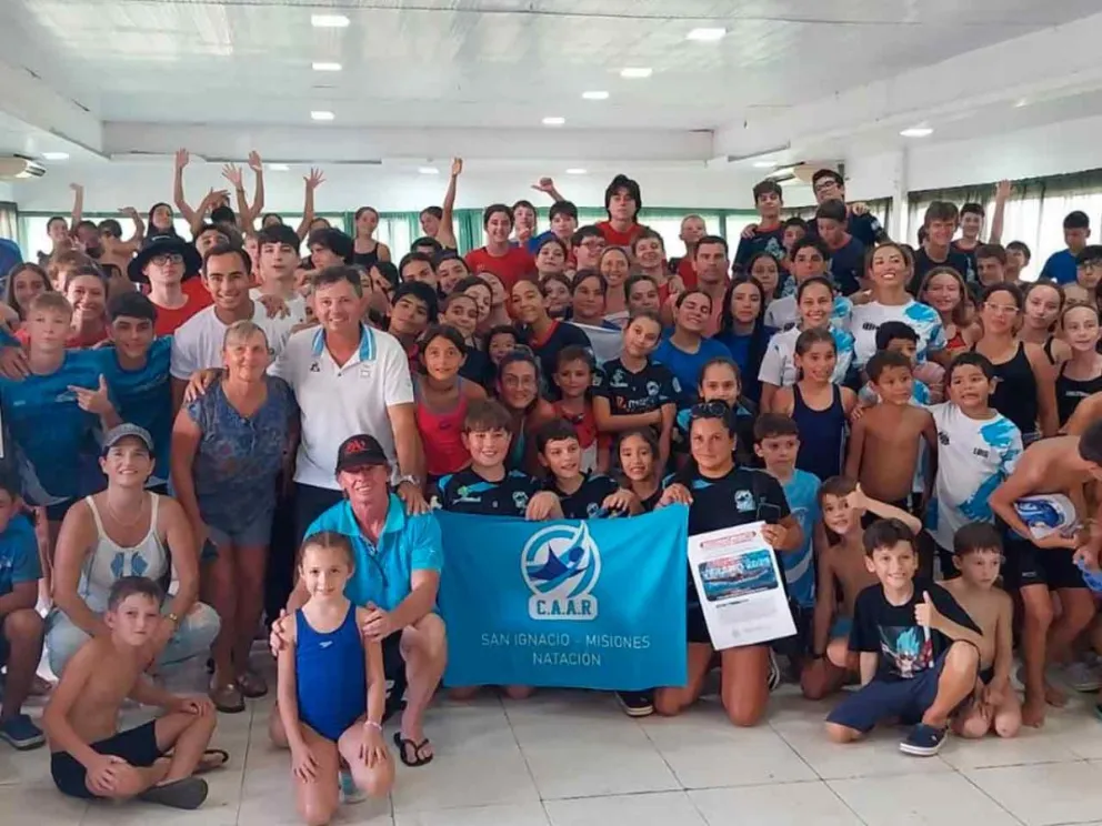 Gustavo Roldán junto a los participantes 