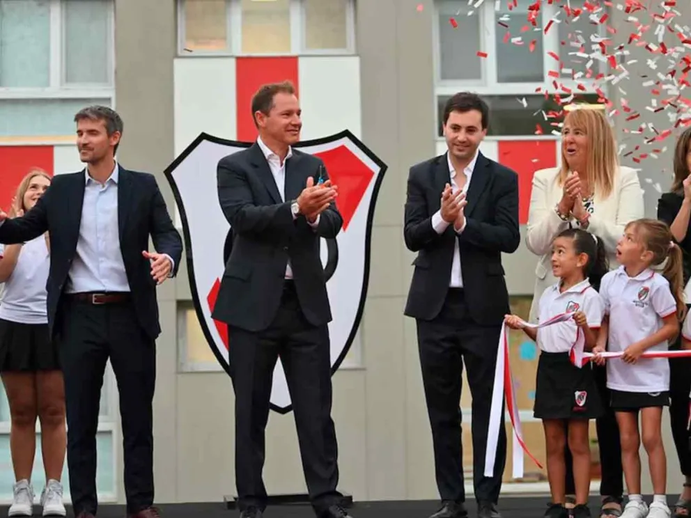 Emotivo acto de inauguración