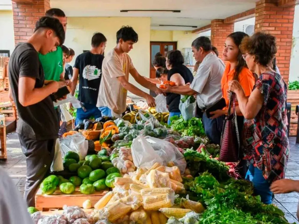 Ofrecen verduras, frutas, carnes y panificados