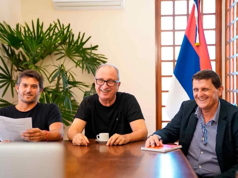 El Gobernador junto a los ministros Safrán y López Sartori