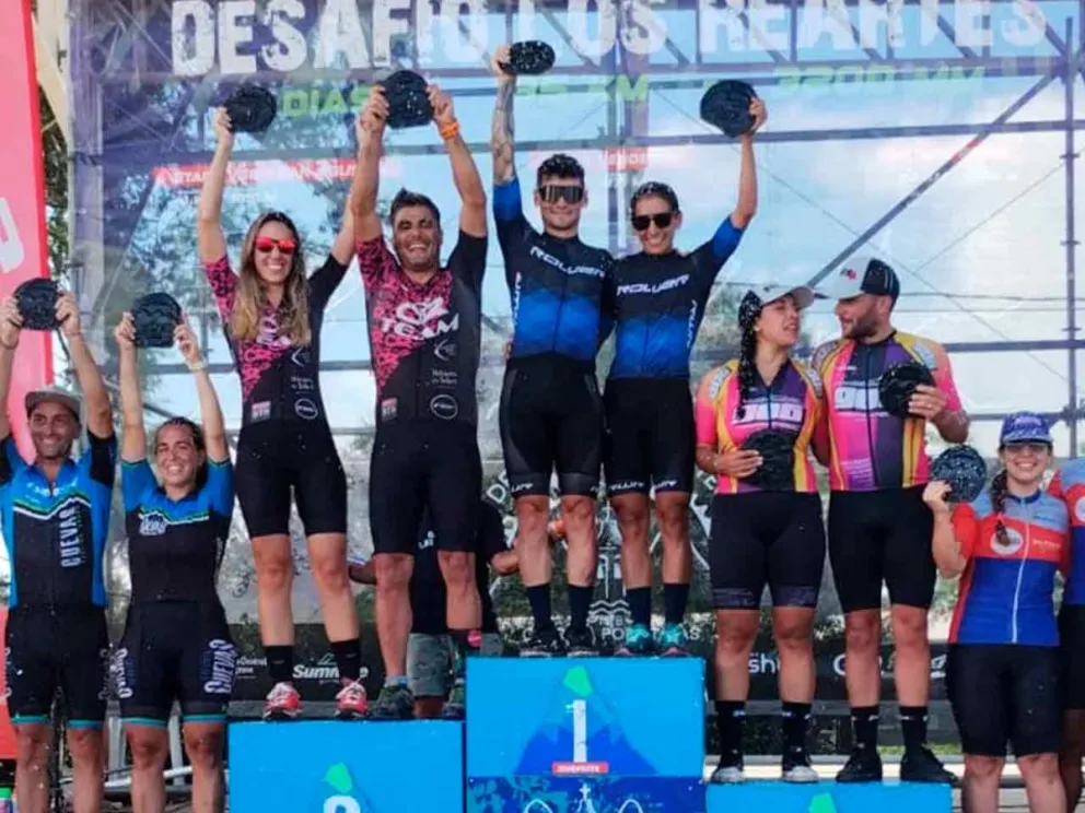 La dupla misionera en el podio