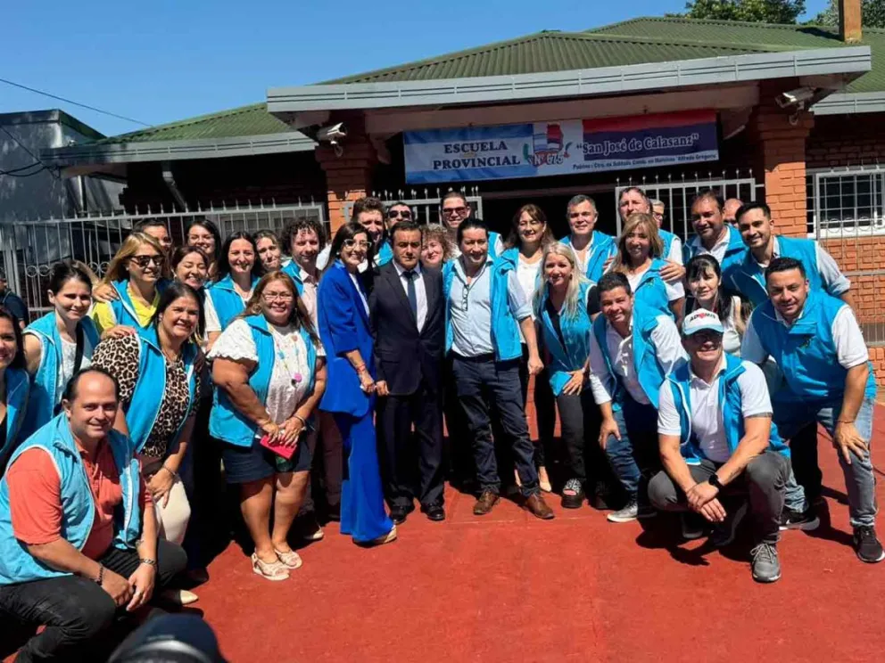 Oscar Herrera Ahuad acompañó el inicio del ciclo lectivo