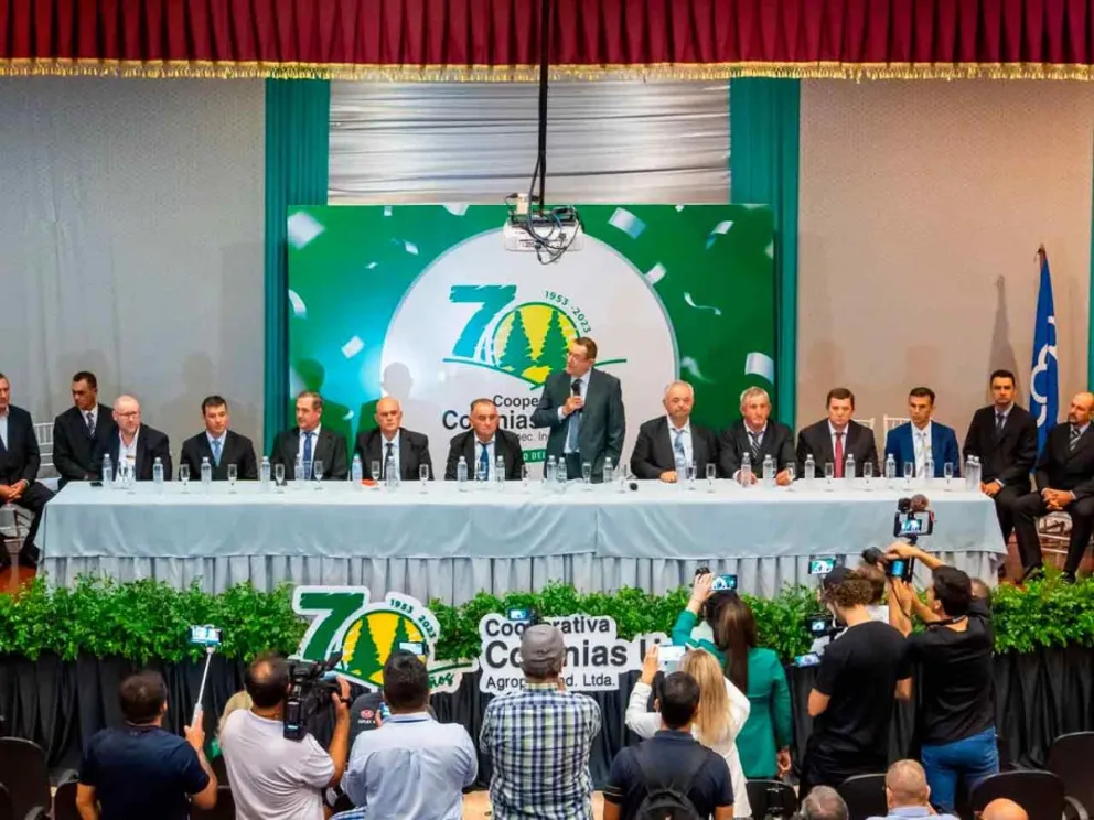 Autoridades en el acto conmemorativo 