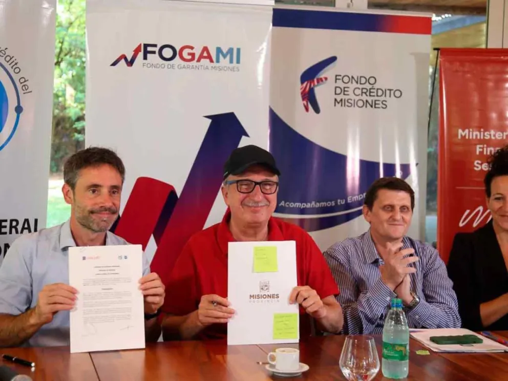Hugo Passalacqua y autoridades en la presentación del FOGAMI