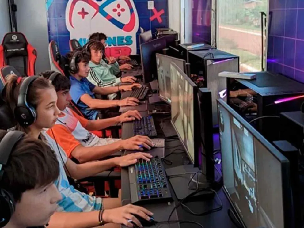 Convocó a decenas de niños y jóvenes 