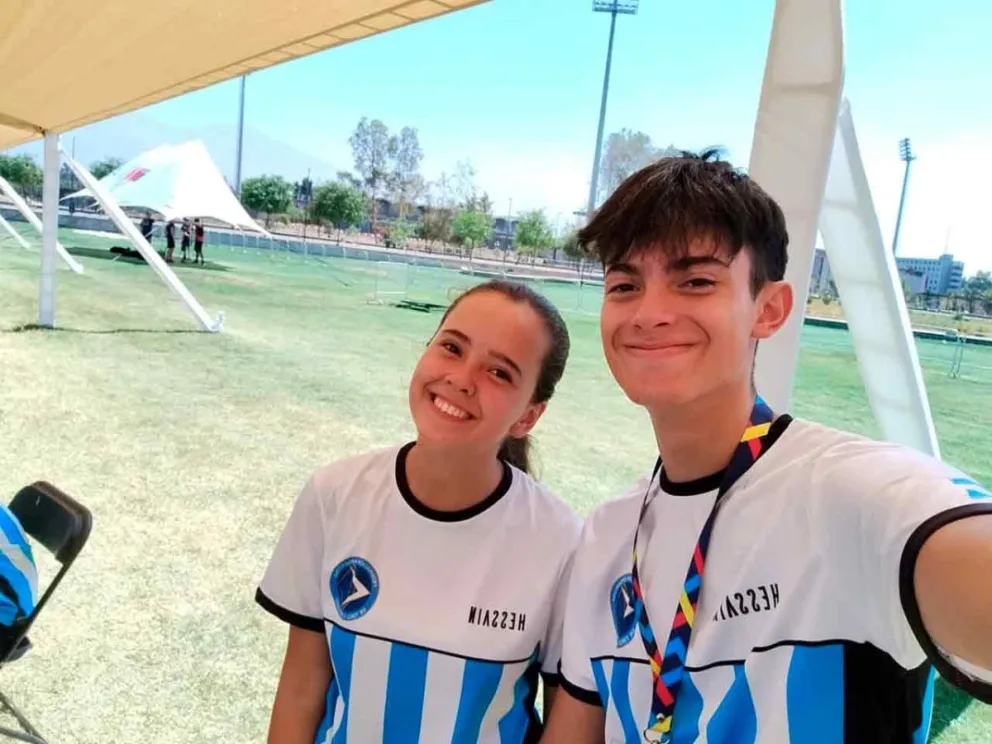 Isabella Chorvat y uno de sus compañeros 