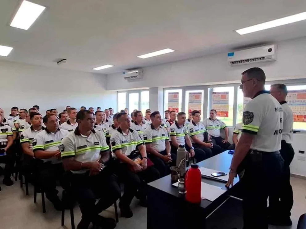 Dirigido al personal policial de 27 divisiones