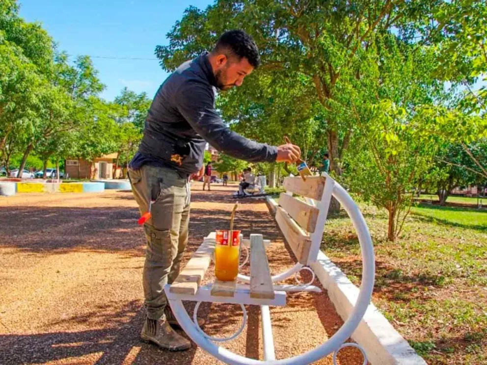 Realizan reacondicionamiento de los bancos 