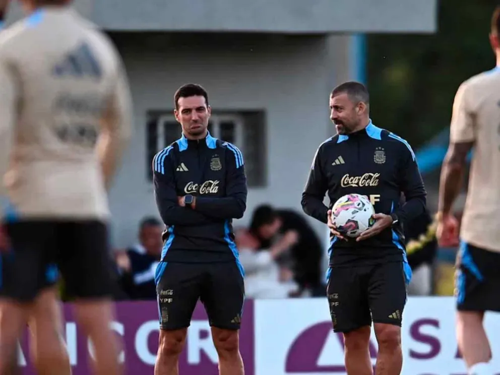 Scaloni ya tiene en mente una alineación inicial para el primer duelo