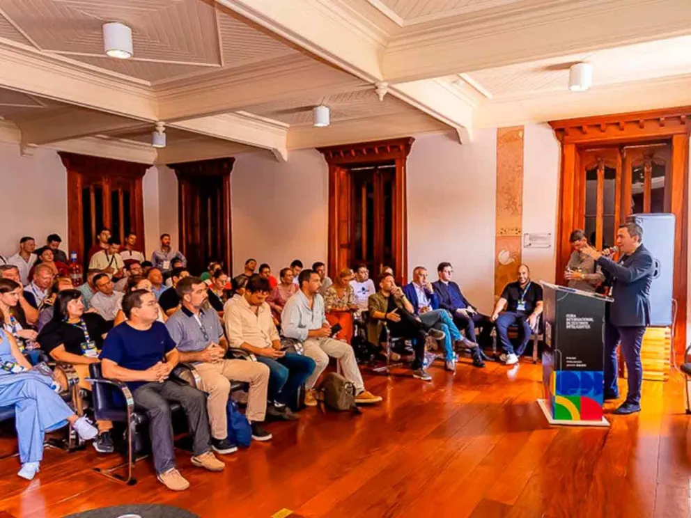 Reúne a expertos en la transformación digital