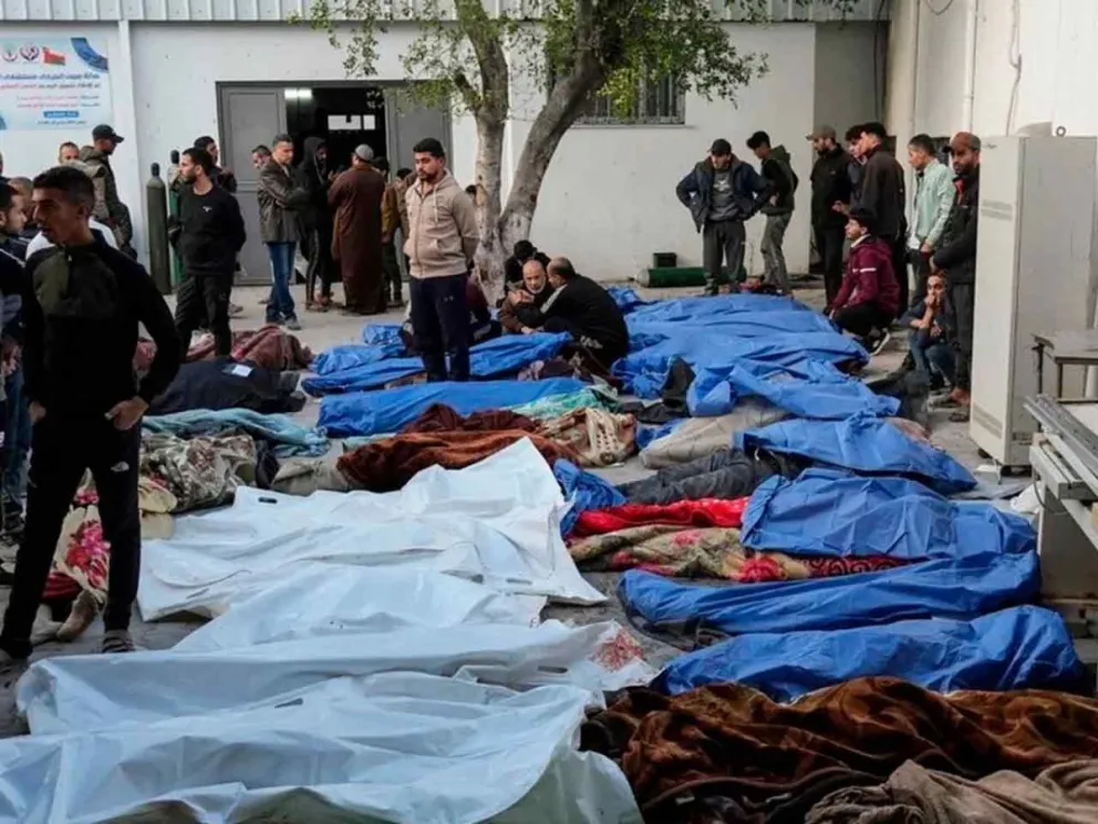 Cadáveres en el hospital Al-Shifa, en la ciudad de Gaza. 
