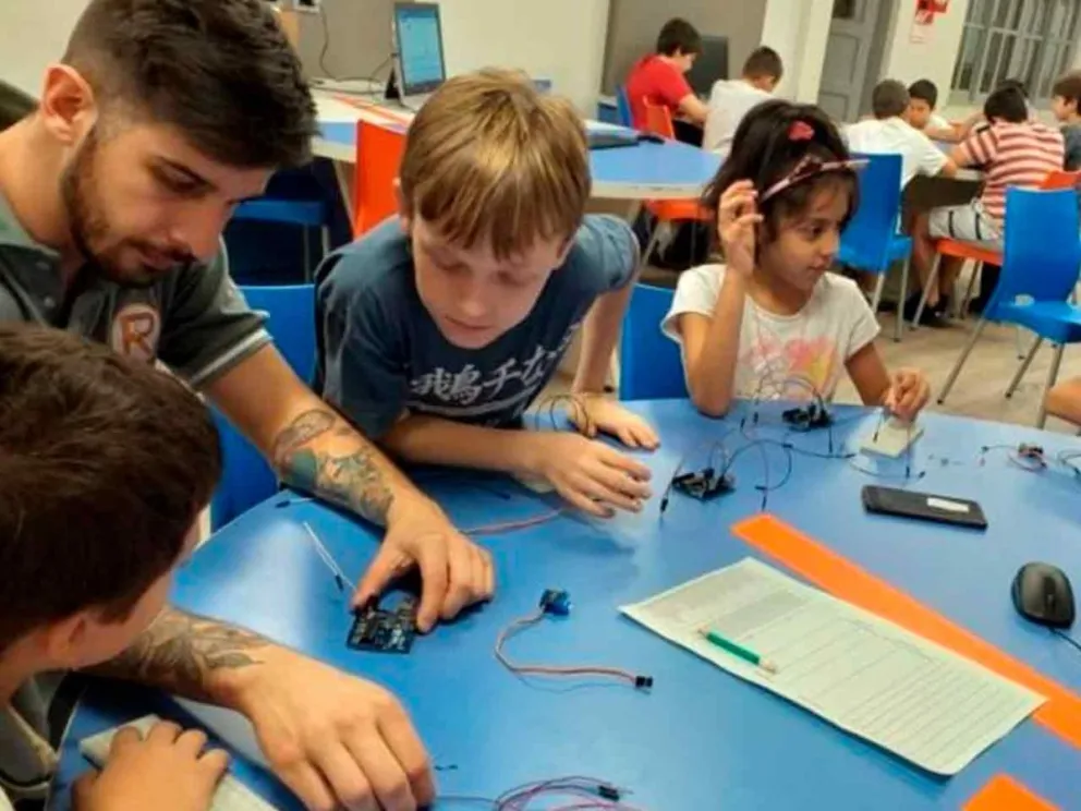 Brinda novedosas propuestas formativas