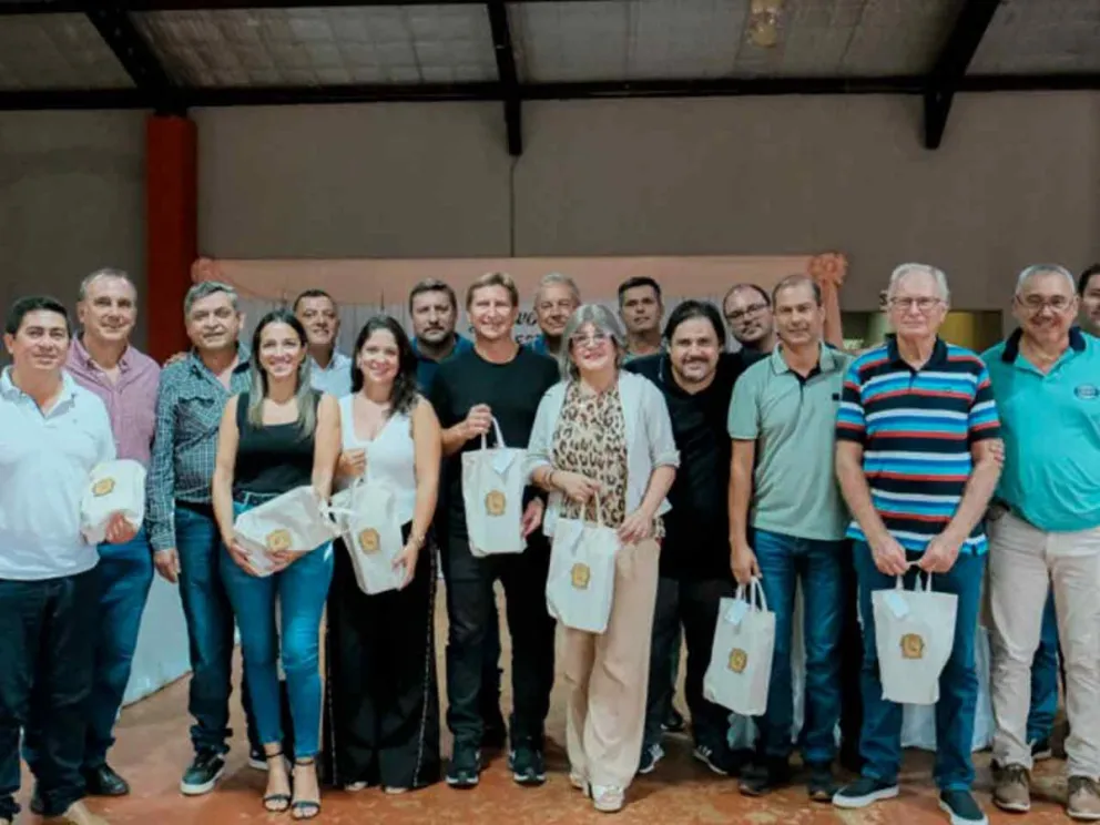 Reunión entre el presidente de la DPV y miembros de la AdINM