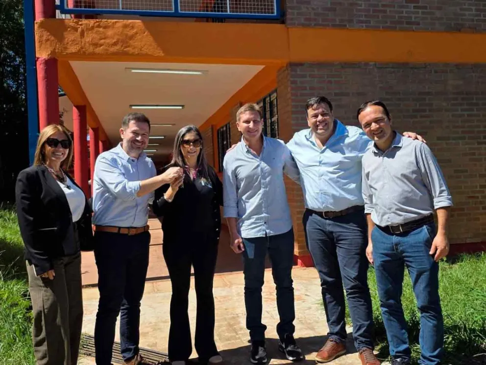 Autoridades presentes en la entrega de las llaves