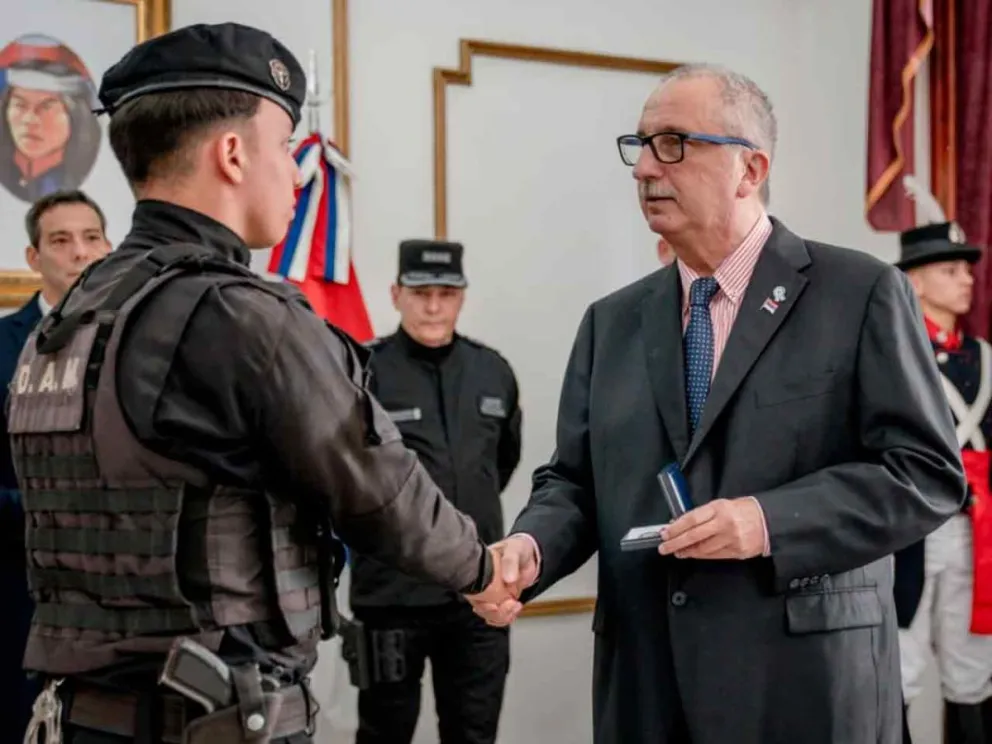 En Casa de Gobierno el Gobernador entregó Medalla al Mérito