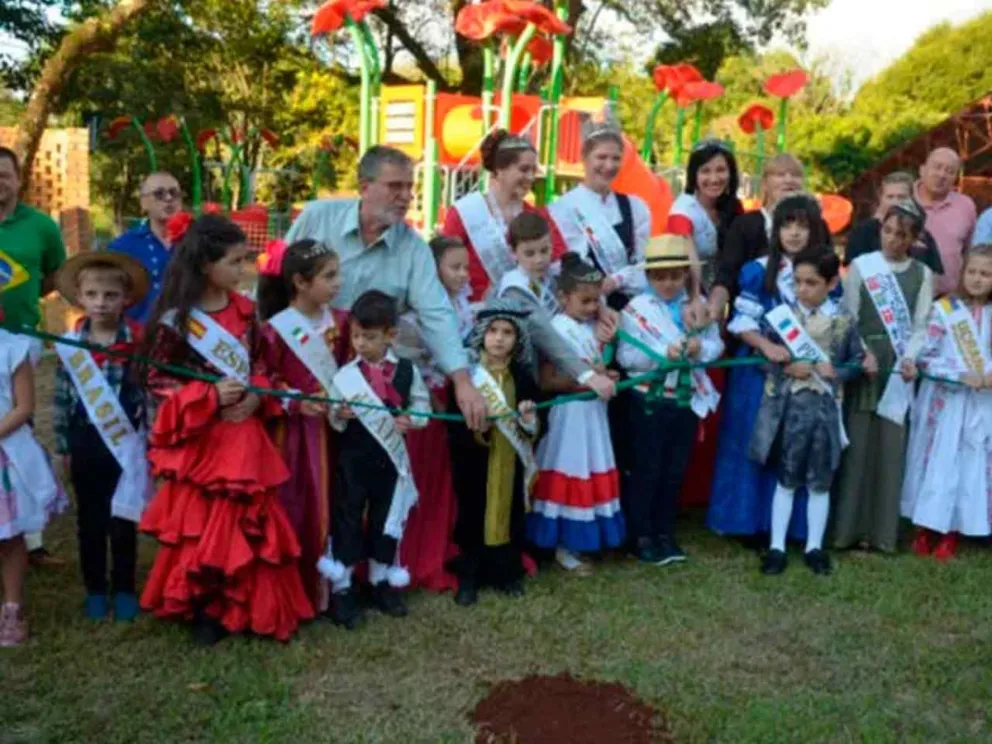 Momento del corte de cintas