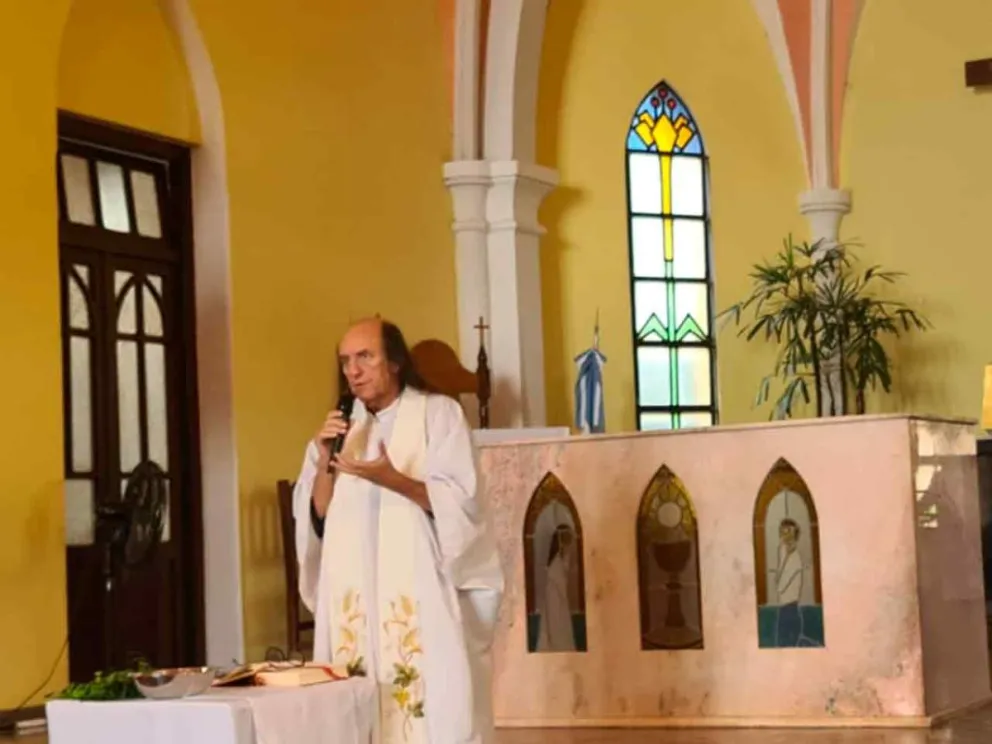 Párroco Carlos Viera