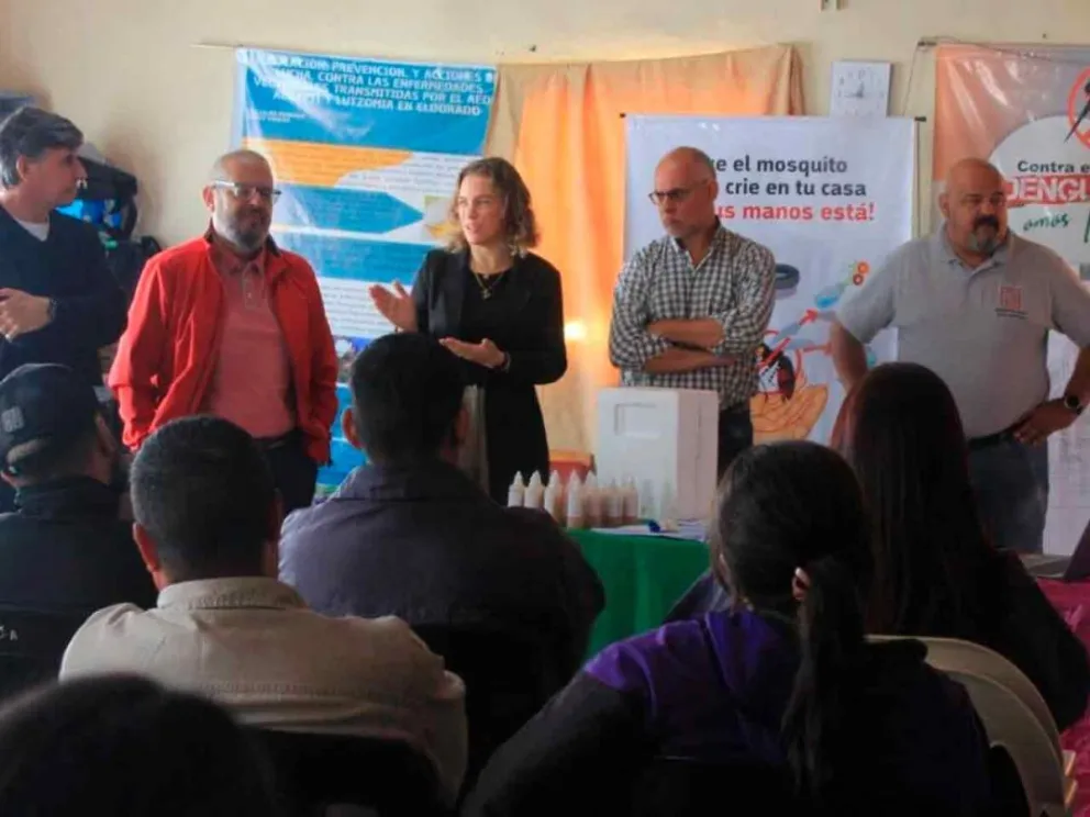 Funcionarios presentes en el lanzamiento