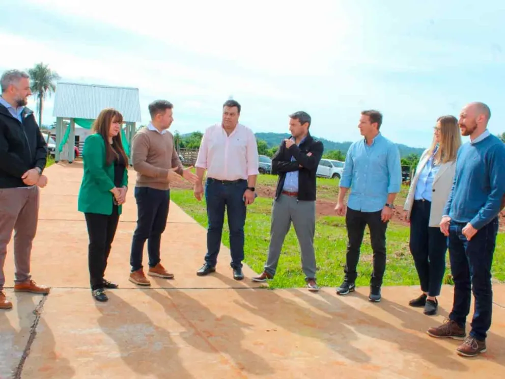 Autoridades participantes en la firma 