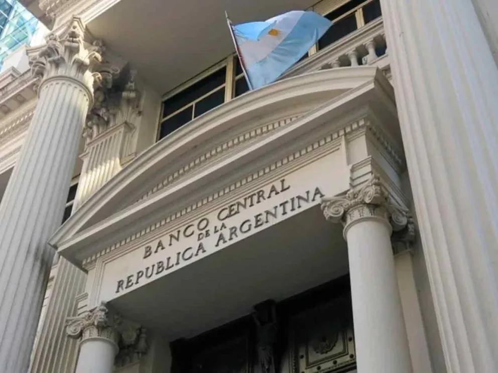 Flujo de divisas argentinas en persistente desequilibrio 