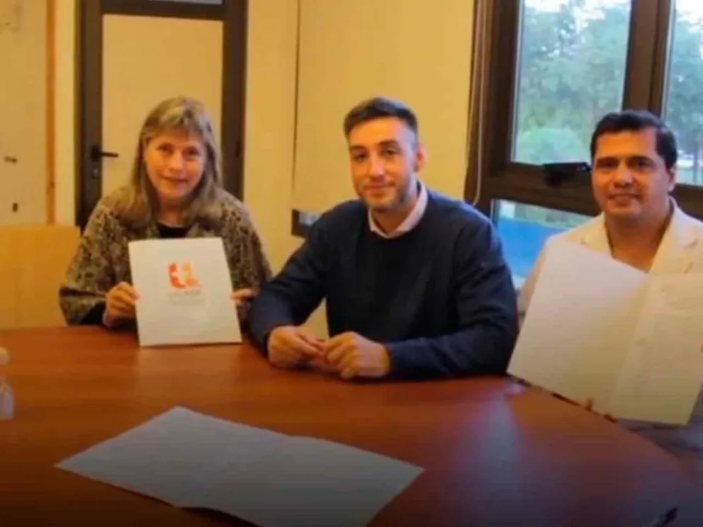 Autoridades firmantes del convenio marco  