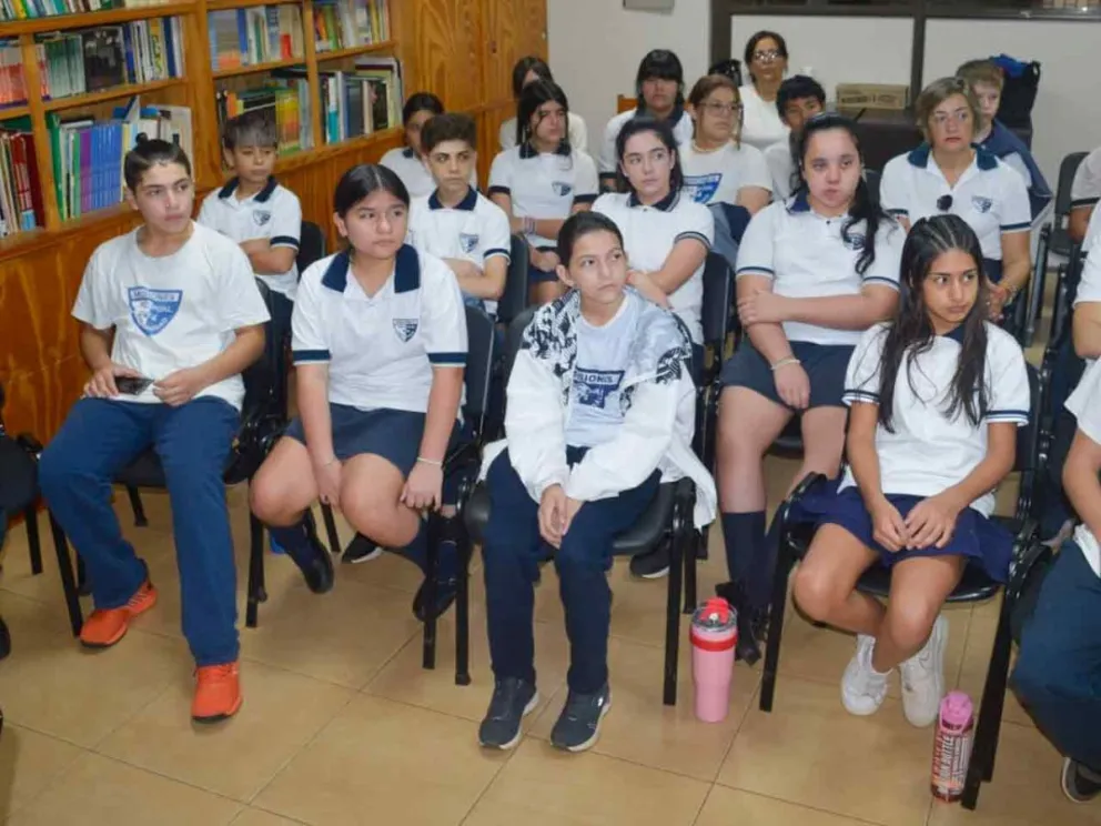 Docentes y estudiantes de séptimo año