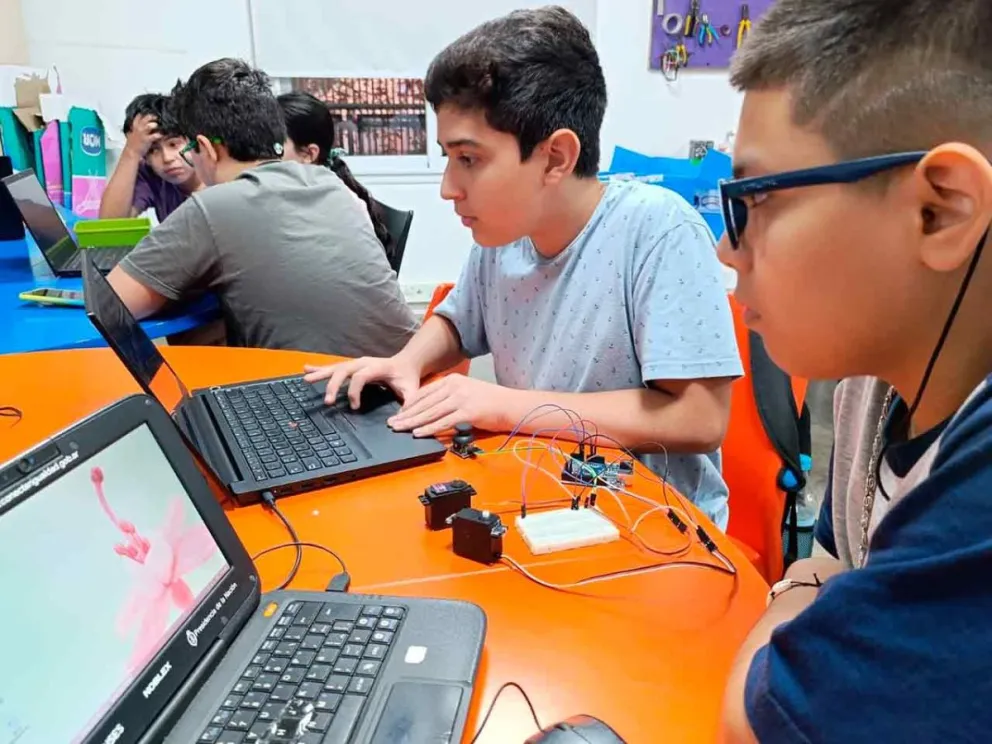 A partir de la Red de Espacios Maker