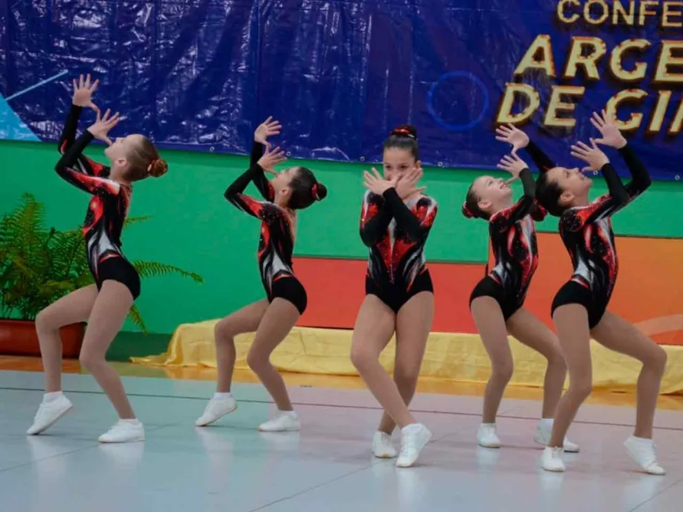 Gran despliegue de ritmo y talento en el Polideportivo Municipal “Ian Barney II”