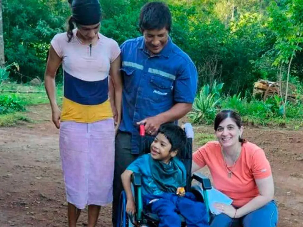 El beneficiario junto a su familia