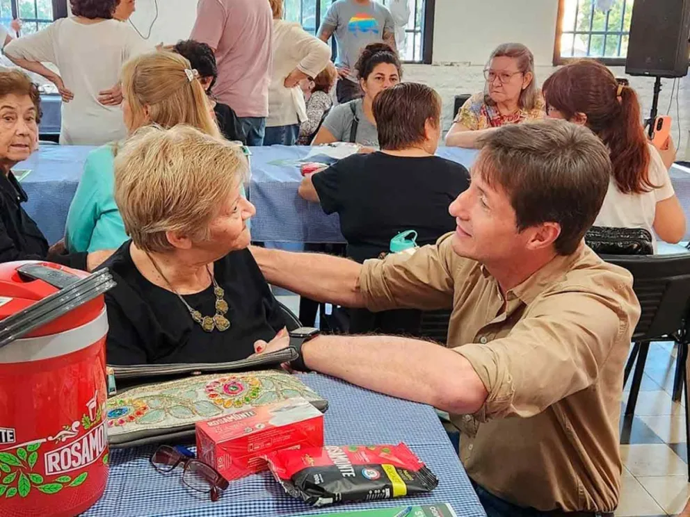 Héctor Rojas Decut se sumó a la emoción del bingo