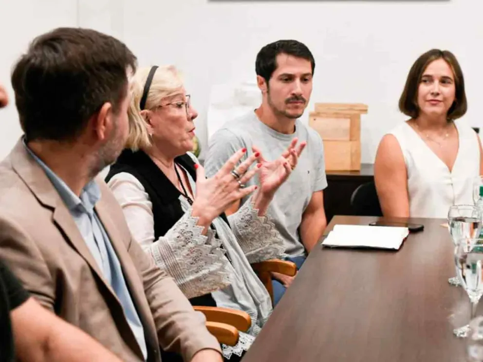 Viviana Rovira y funcionarios presentes 