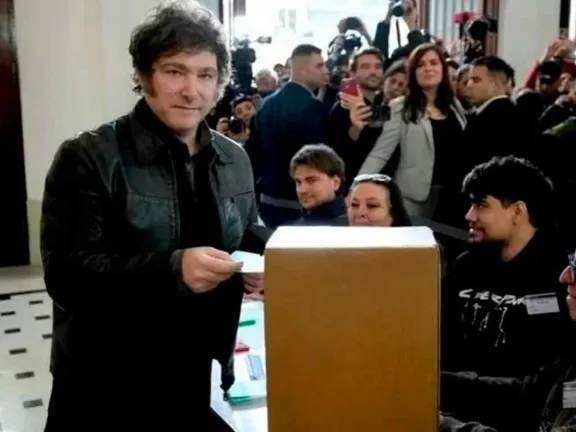 Elecciones en CABA: una autoridad de la mesa donde votó Javier Milei se ...