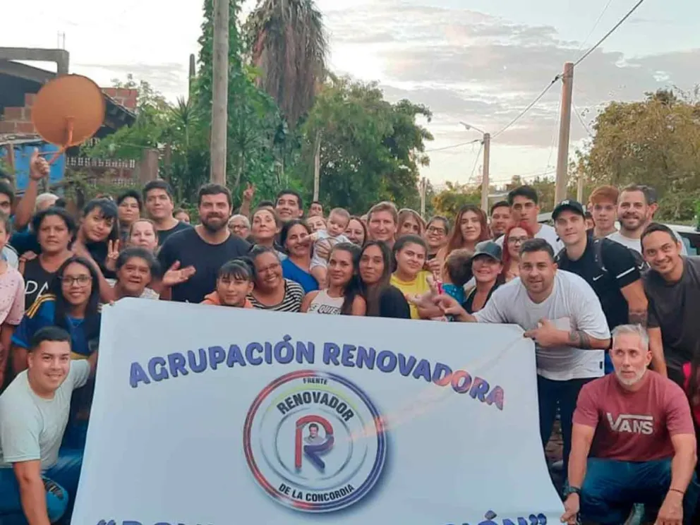 Gran cantidad de vecinos manifestaron su apoyo a Sebastián Macias