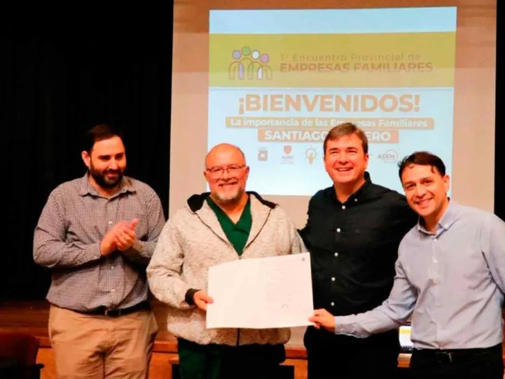 Autoridades y especialistas en el evento