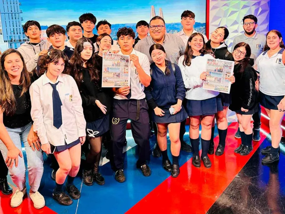 Los estudiantes  del Colegio “Martín de Moussy” estuvieron acompañados por las profesoras Patricia Amaro y Pabla Raquel González