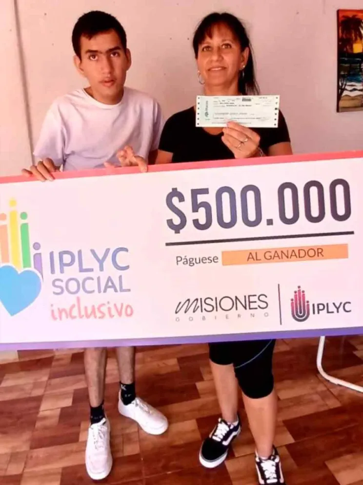 Cristian González y su mamá Rosana Neris