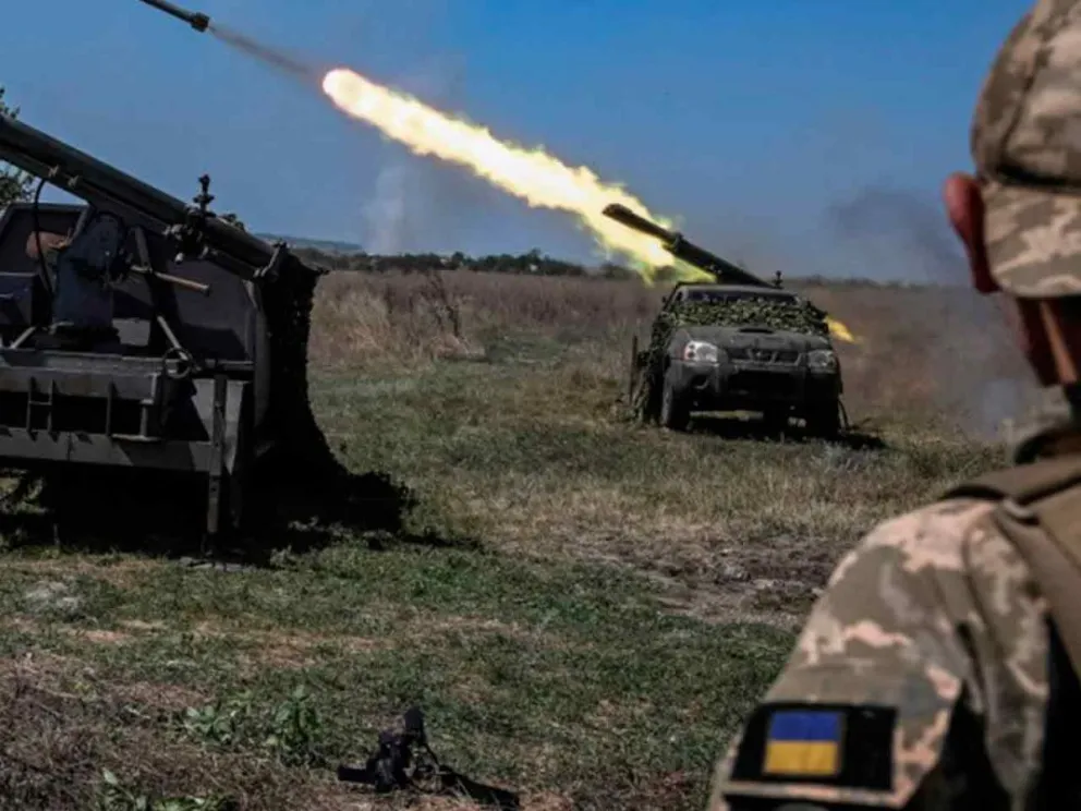 El ataque alcanzó cuatro bases militares