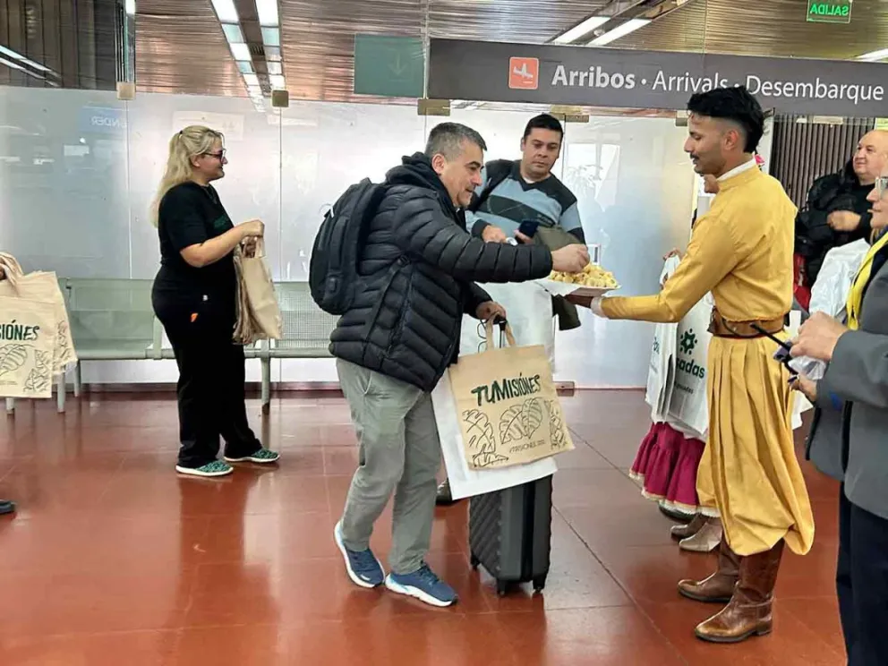 Recibimiento a los primeros viajeros