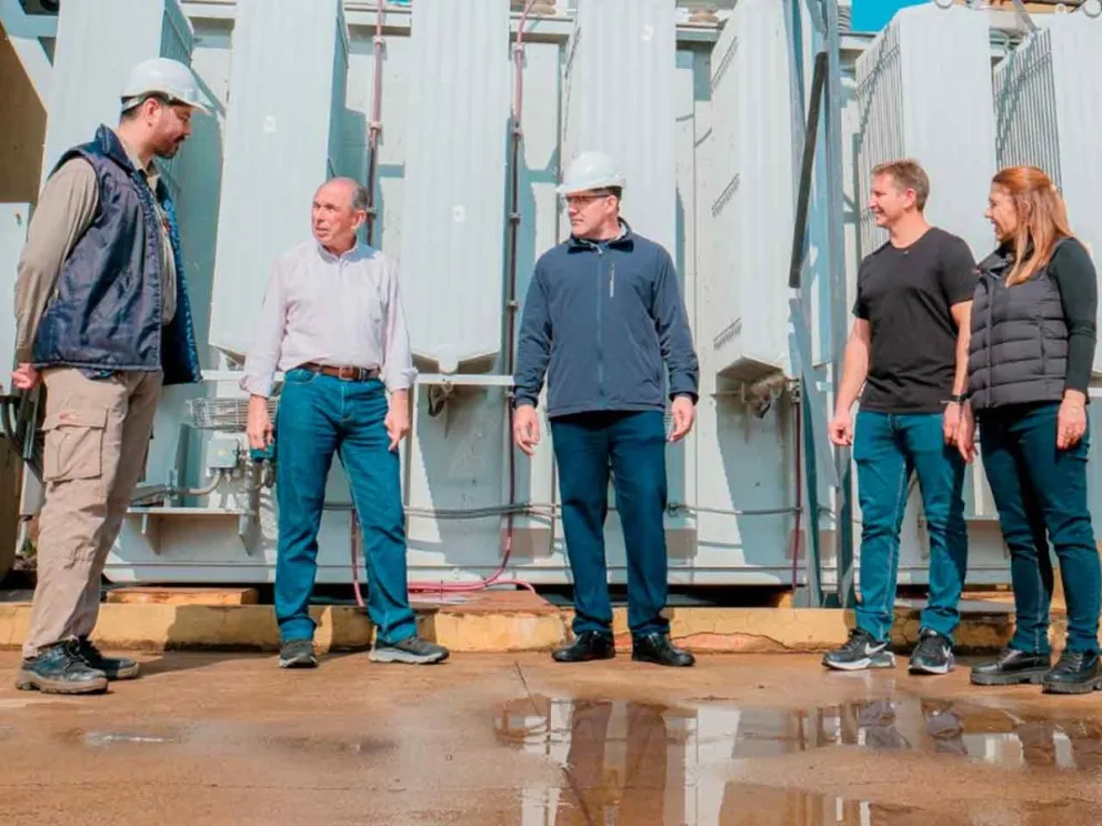 Macias, Kluka y Stelatto supervisaron la puesta en servicio de un nuevo transformador en la Estación Transformadora Máximo Paz