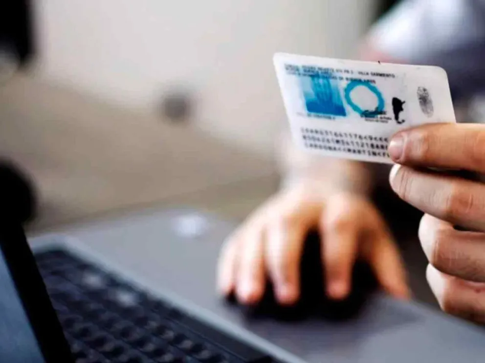 Con DNI que figura en el padrón o más reciente 