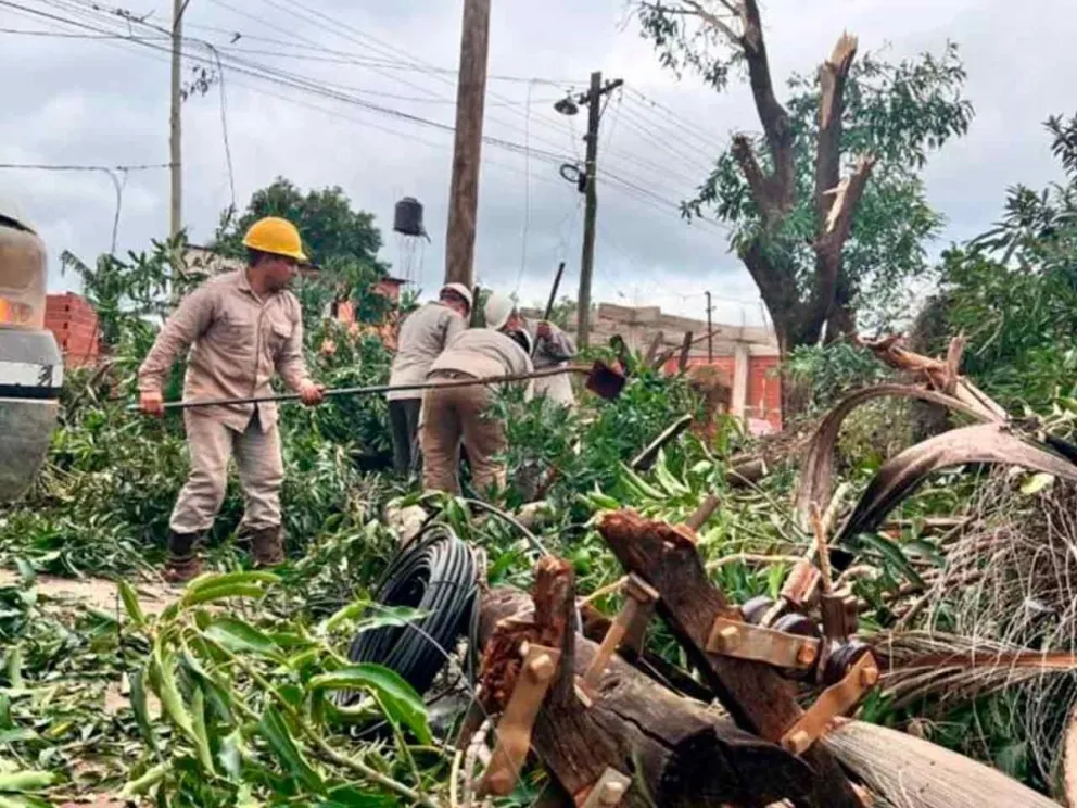 Luego de 30 hs de trabajo se recuperó el suministro de energía 