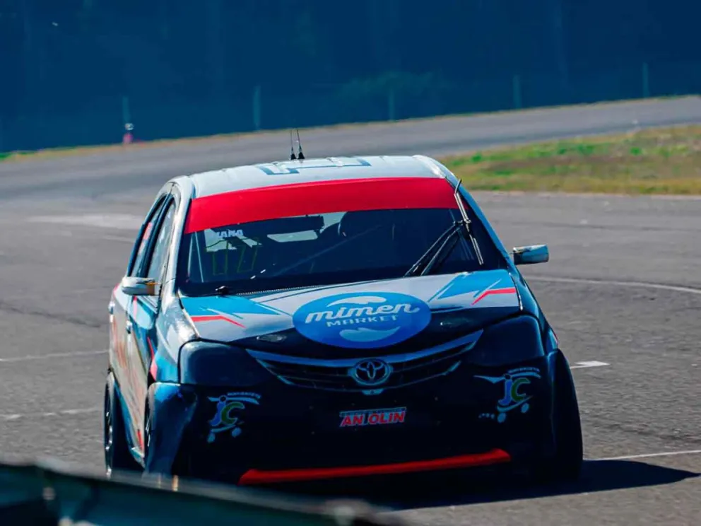 A bordo de su Toyota Etios