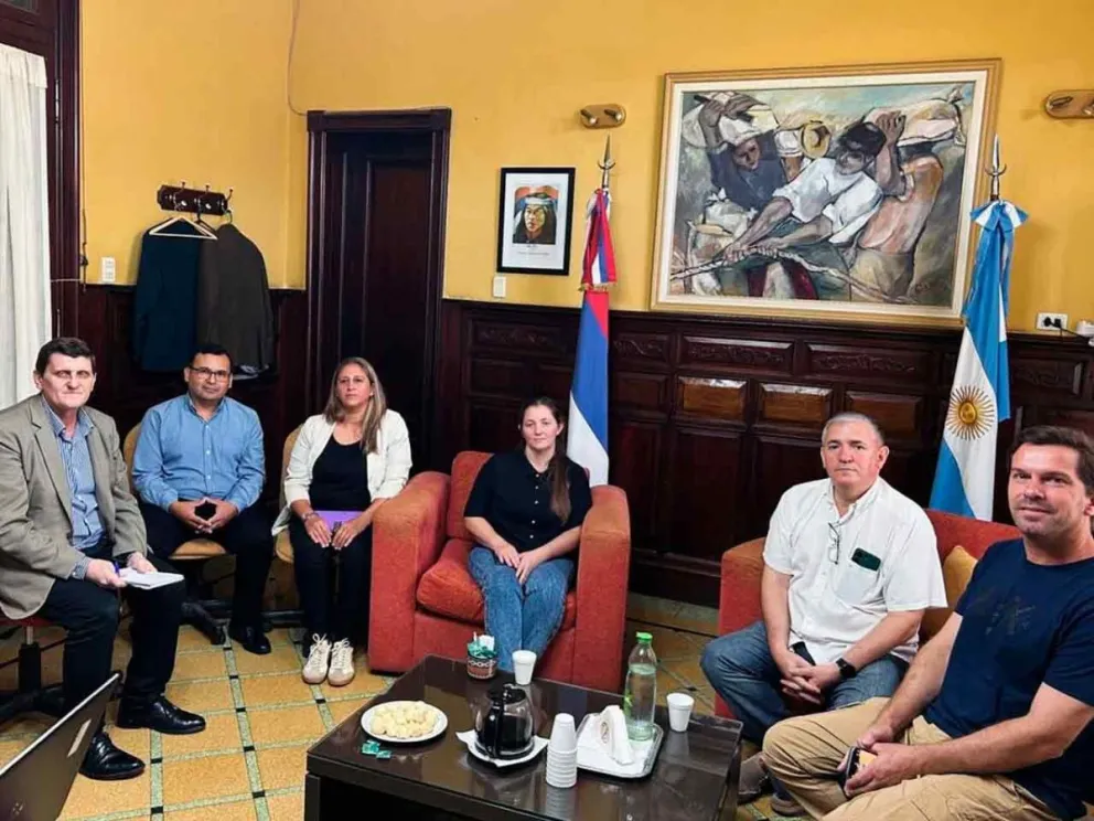 Adolfo Safrán y funcionarios municipales