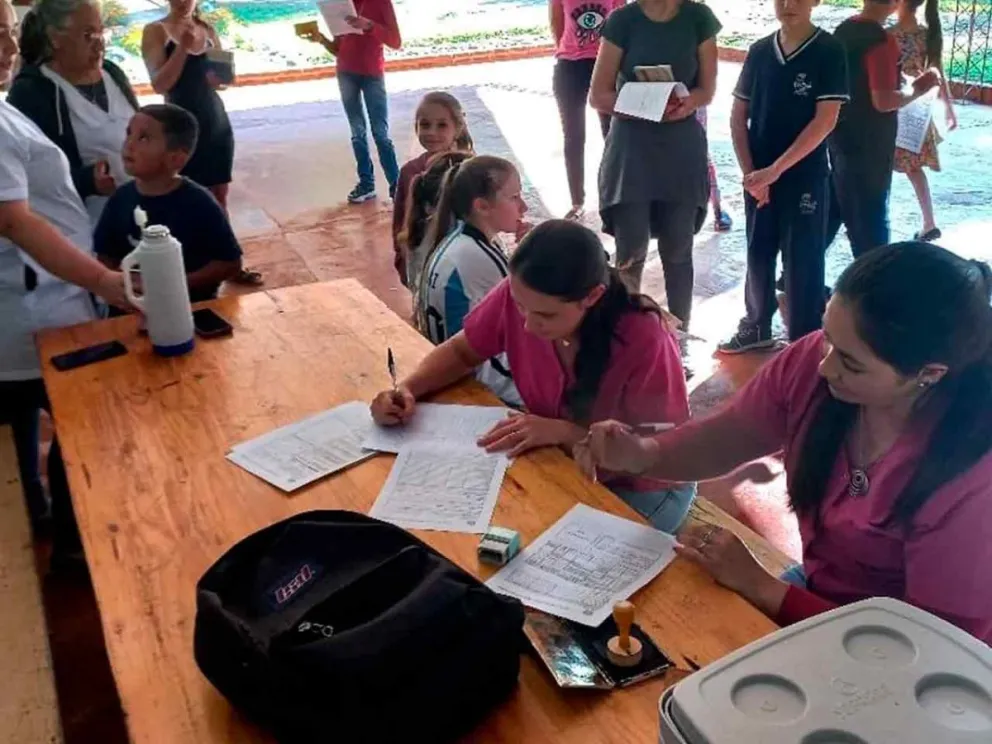  Asistir con el carnet de vacunas