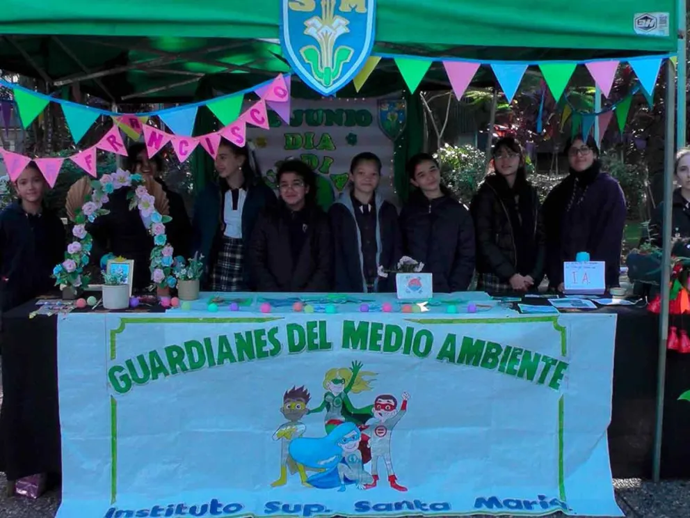 Incluye trabajos sobre reciclado y alimentación saludable