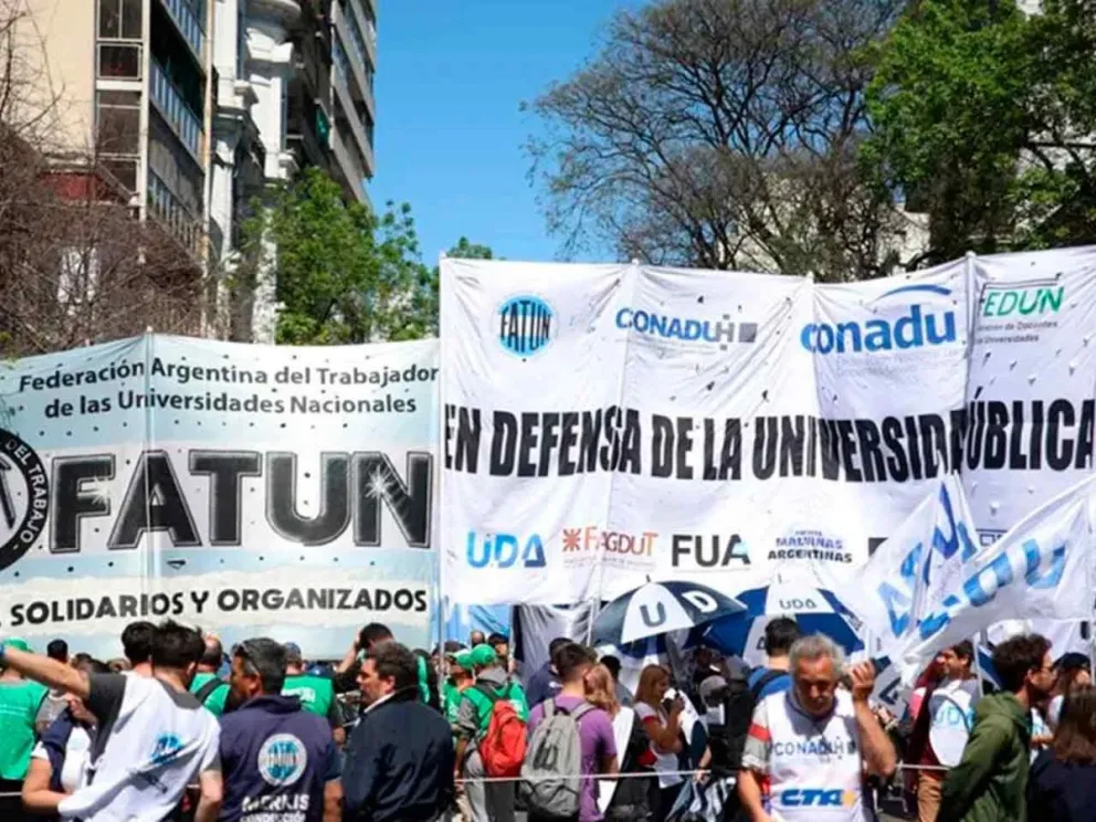 La oposición dictaminó y hay avances para recomponer los salarios de los docentes universitarios y para estabilizar el presupuesto de las Universidades