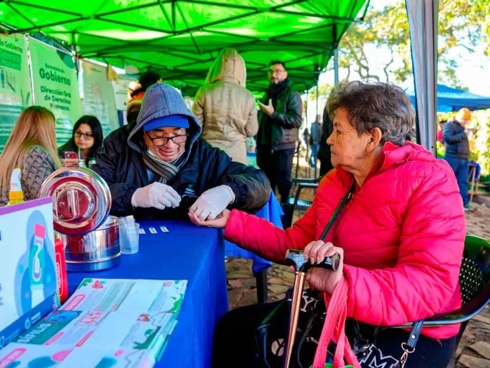 Instan a mantener vacunas al día